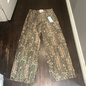 New w/ tags revice denim “Amelia pant” in Oakland, baggy low rise cargo pants.